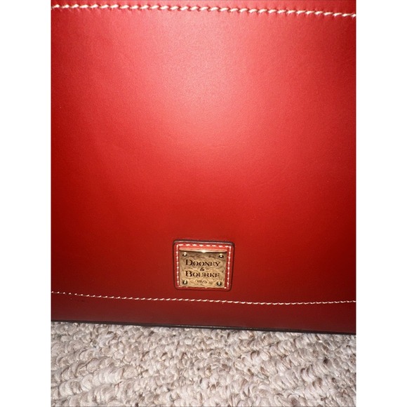 WOMENS Dooney & Bourke Leather Beacon Collection Slip Tote PURSE RED RTL$298 EUC - Picture 2 of 5